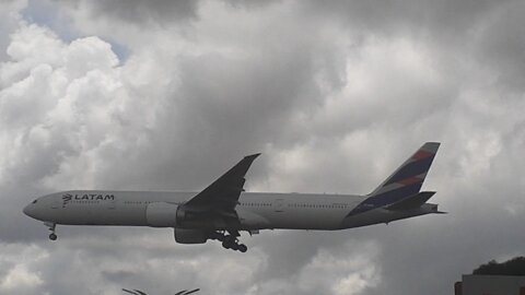 Boeing 777-300ER PT-MUB vindo de Guarulhos para Manaus