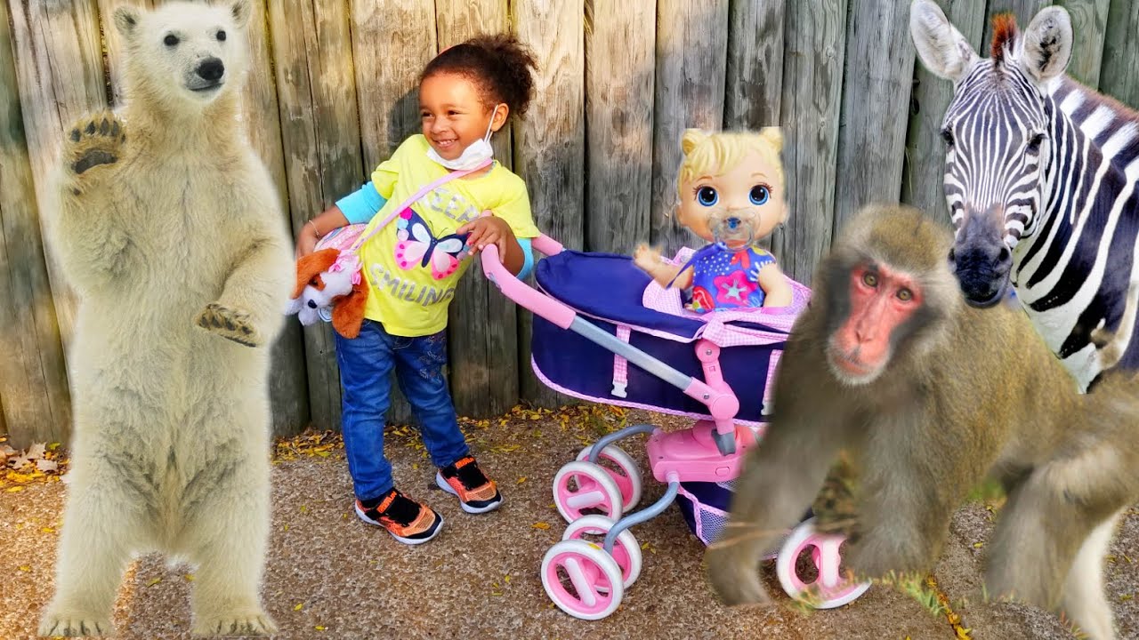 Toddler Stella Pretend Play Babysitting at Zoo Learns Animals Cry Baby Dolls / Nursery Girl Toys