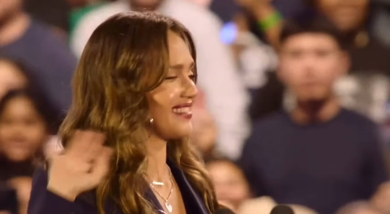 HOUSTON NOT GOING BACK! Jessica Alba rallies MASSIVE CROWD for Kamala in Texas