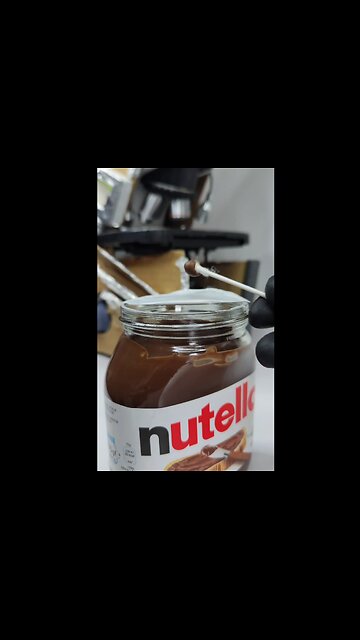 Would you continue to eat Nutella after seeing it magnified 1000x under the microscope