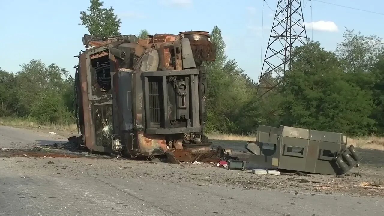 The defeat Forces of Ukraine in the LPR: Lisichansk is littered with broken and abandoned equipment