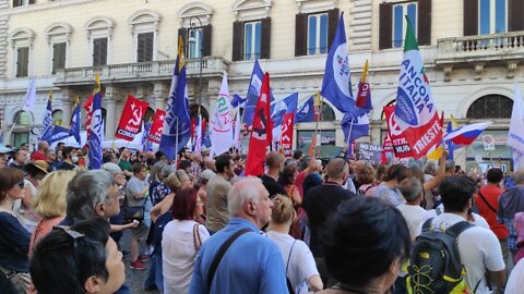 Interviste di strada a margine della manifestazione a piazza Santi Apostoli