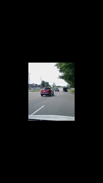 Truck loses unsecured load #drivingfails