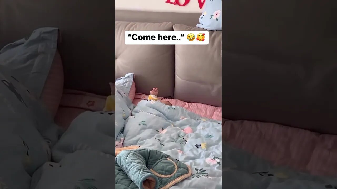 “Come here..” 🤣🥰 Follow @motomotomastenbroek 🙏❤️ #love #cute #funny #family #happy #baby #hands