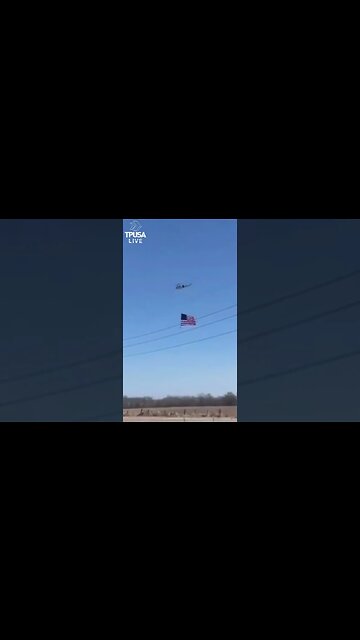 HELICOPTER PILOT FIES GIANT AMERICAN FLAG IN SUPPORT OF THE PEOPLE’S CONVOY