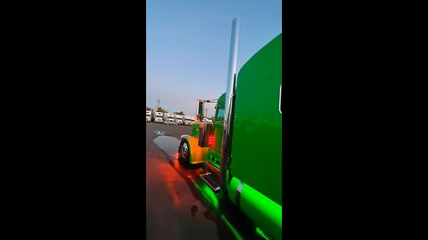 Custom peterbilt 389 monster green
