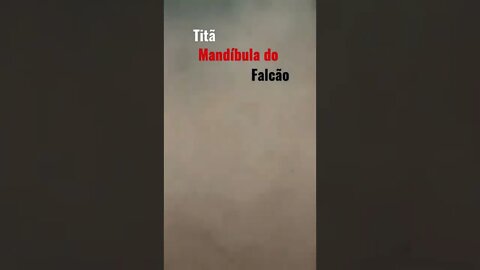 Falco se transforma no tità MANDÍBULA ||ataque de titá