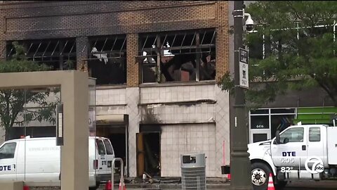 Firefighters battle blaze at Woodward Bar & Grill in Detroit, people evacuated