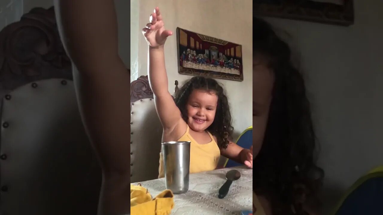 JOGANDO O BRINQUEDO EM CAMERA LENTA / PLAYING THE TOY IN SLOW MOTION / スローモーションでおもちゃを再生する #shorts