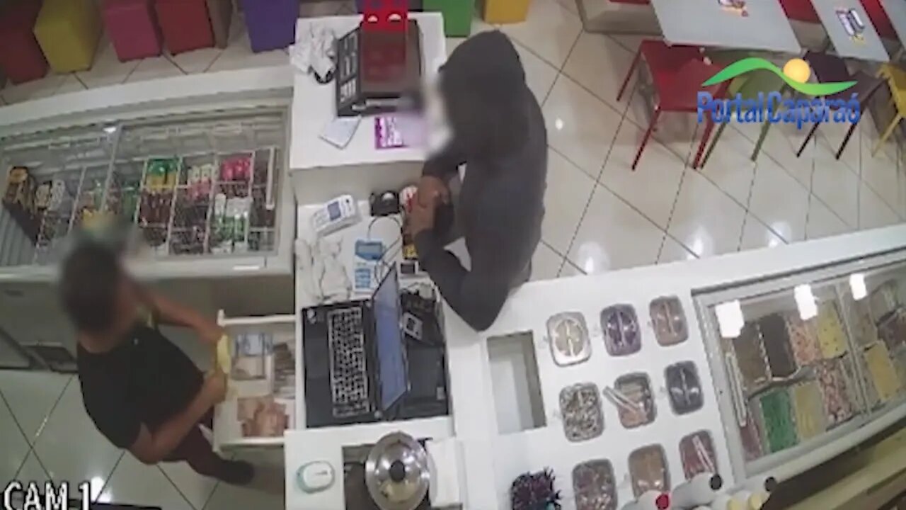 Roubo em Manhumirim: câmeras flagram ação criminosa em sorveteria e suspeito é procurado