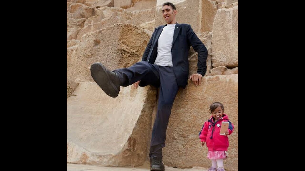 💥WORLD tallest MAN! according to GUINESS WORLD RECORDS meets worlds shortest woman😲 .