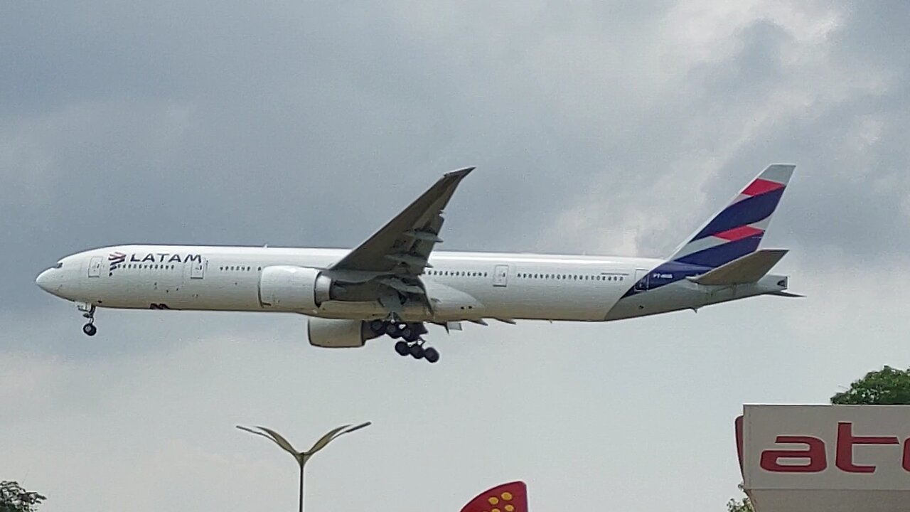 Boeing 777-300ER PT-MUD vindo de Guarulhos para Manaus