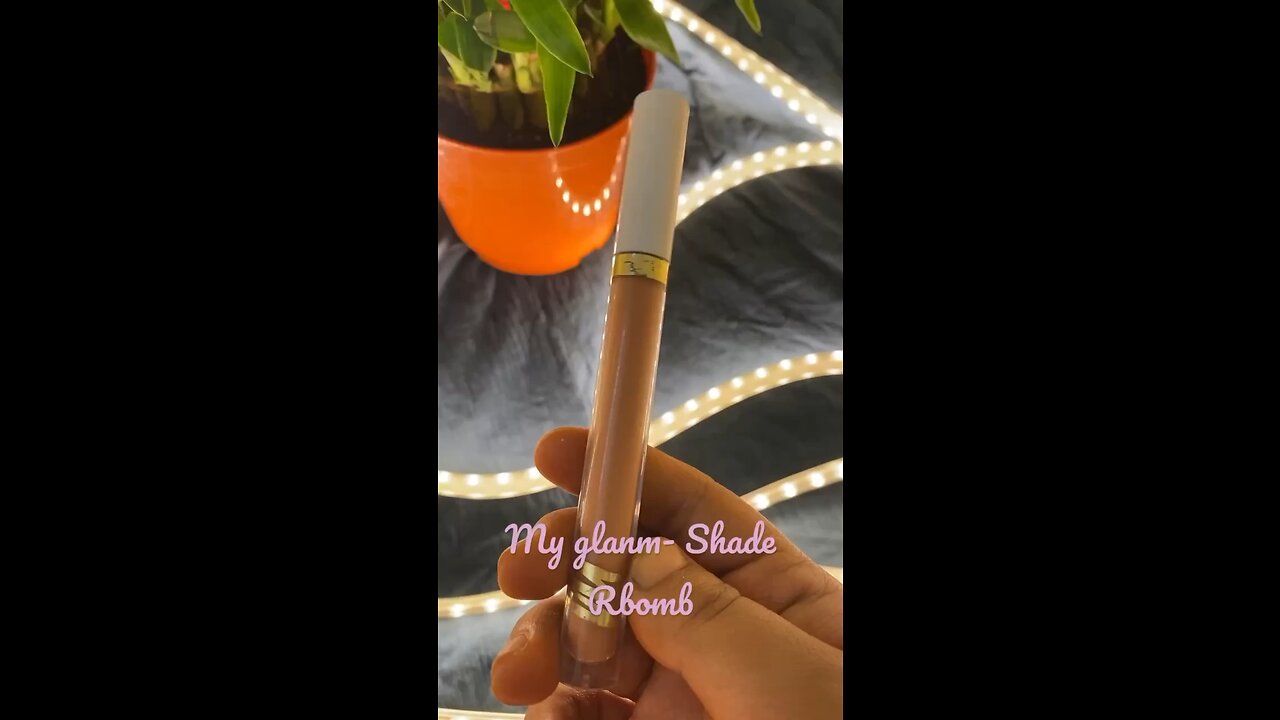 MyGlamm LIT liquid lipstick- R bomb