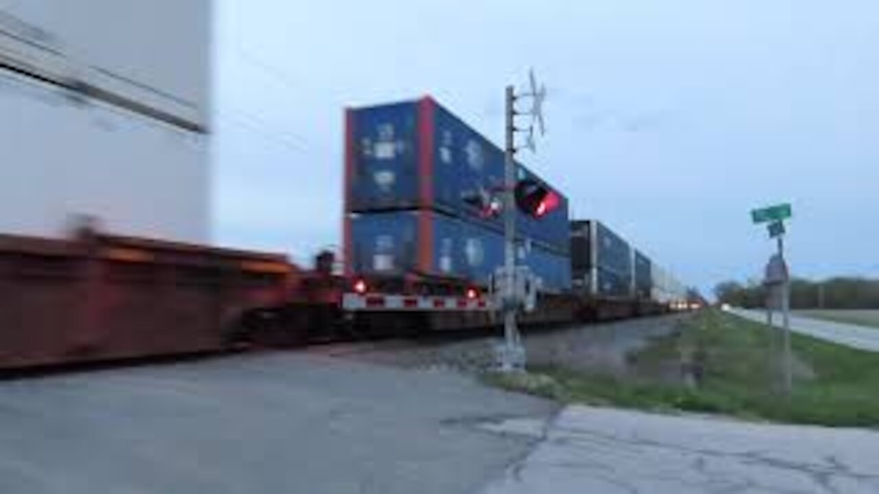 CSX Q016 Intermodal Double-Stack Train From Bascom, Ohio May 8, 2021