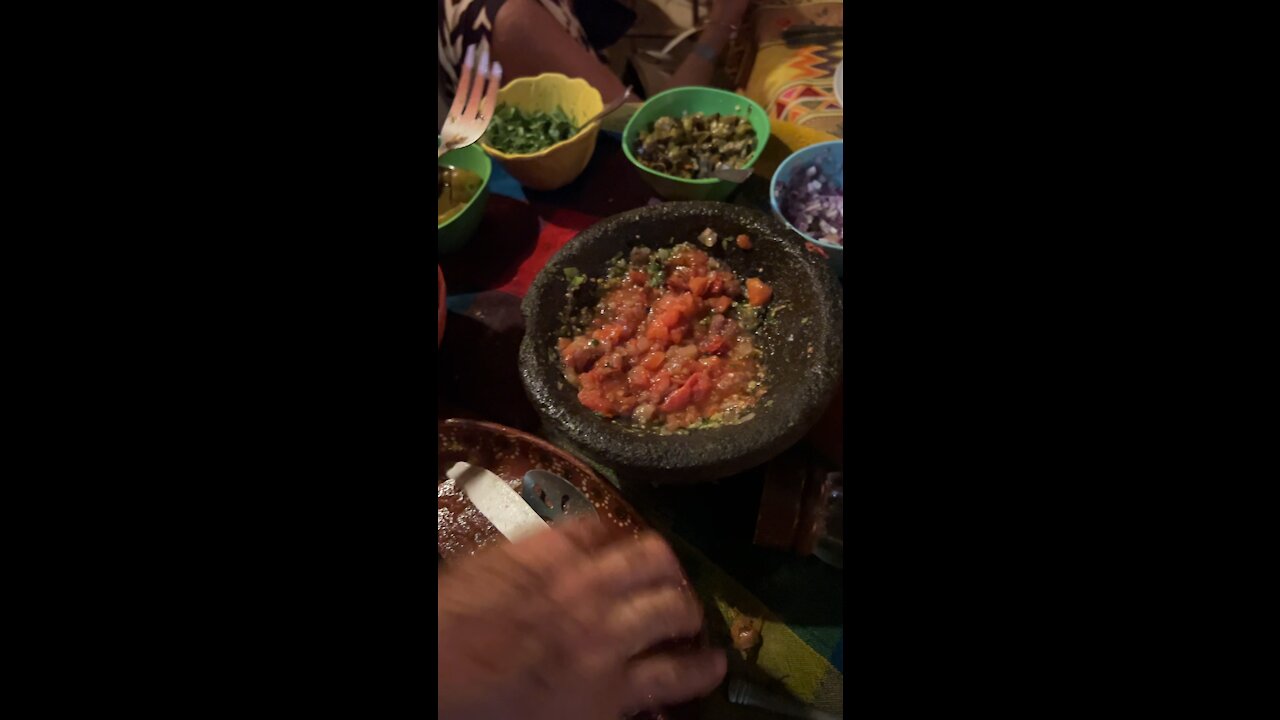 Salsa making Im Mazatlán 🥳
