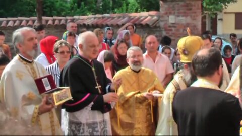 Ecumenistul Eretic SILUAN IN RUGA COMUNA CU VATICANIST, INTRARE IN ADUNATURA VATICANISTA 28.06.2009