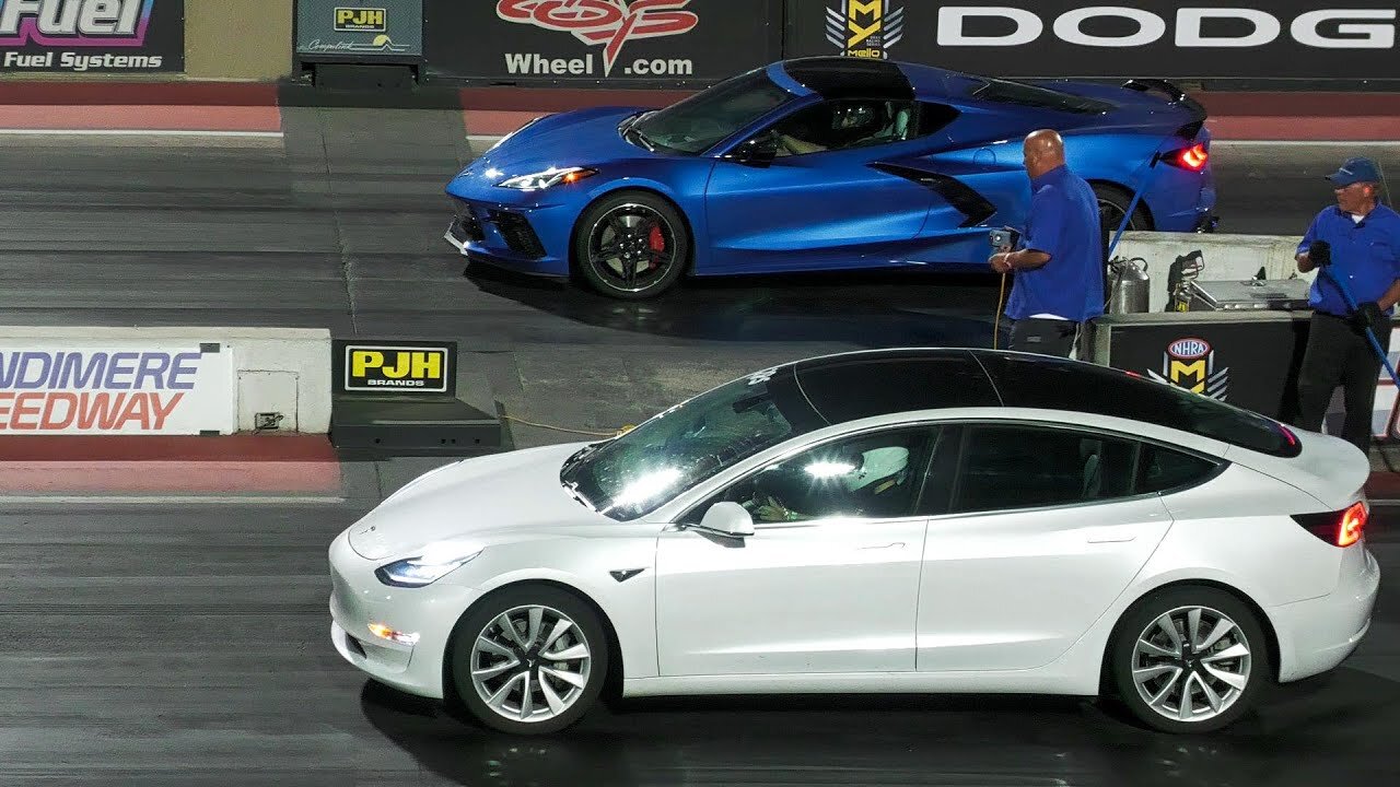 C8 Corvette vs Tesla - drag racing