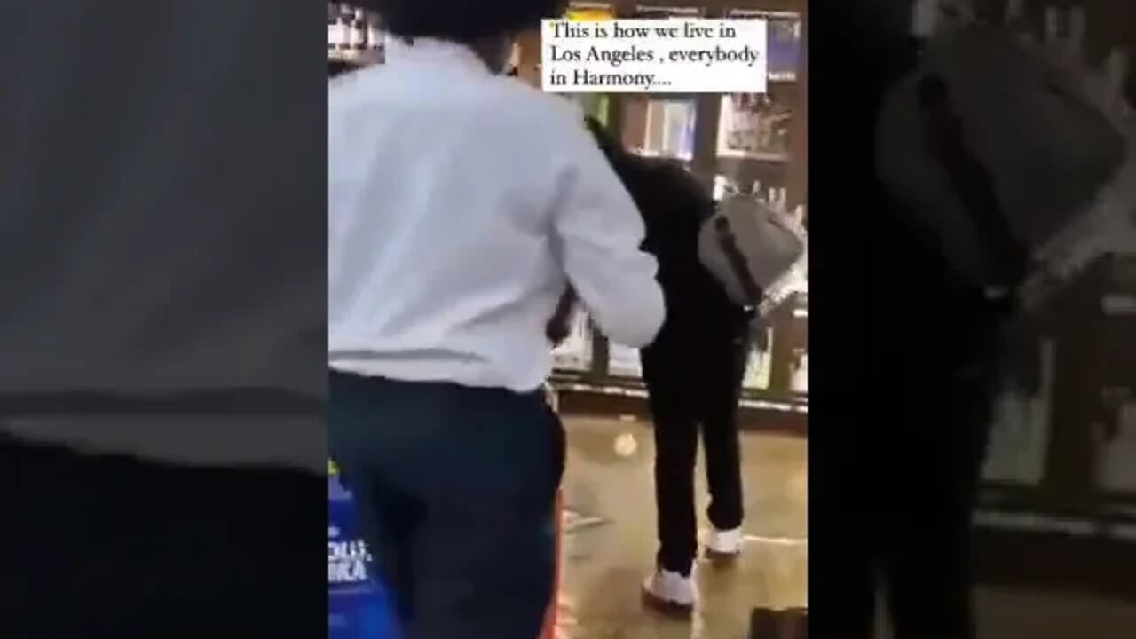 Thieves Robbing From A Liquor Store In Broad Daylight!!!Security Guard Is Useless This BS