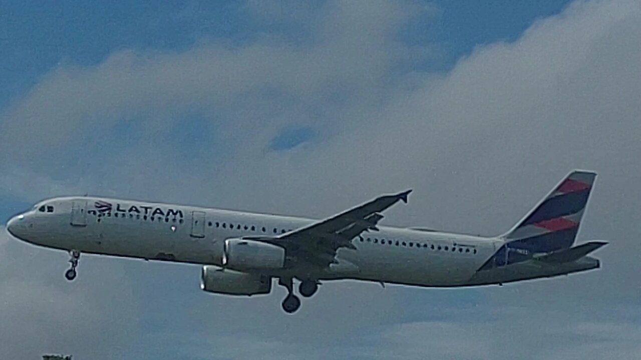 Airbus A321 PT-MXD coming from Guarulhos to Manaus