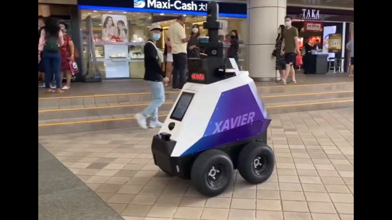 Singapore: Robot roams the streets using facial recognition to monitor "vaccine" status