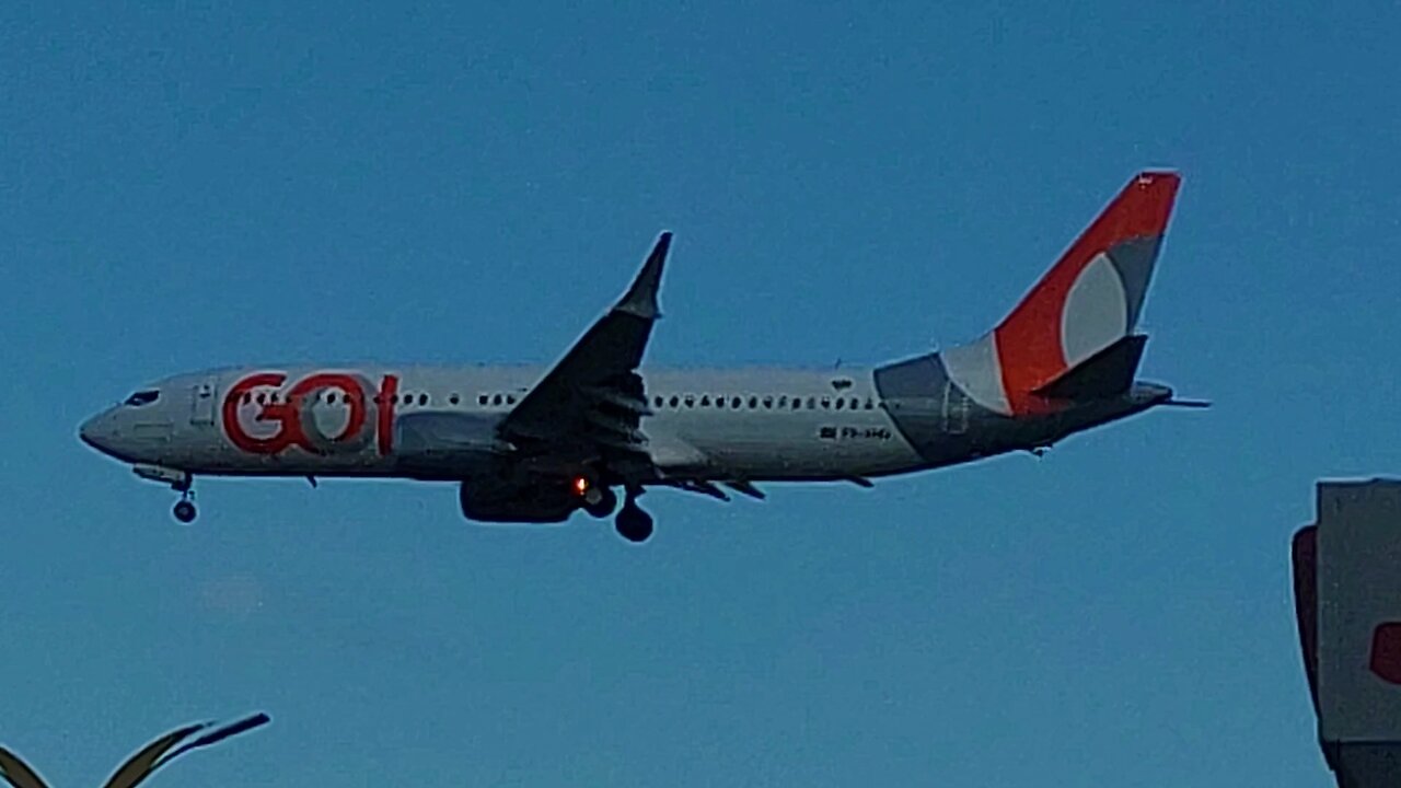 Boeing 737 MAX 8 PR-XMU vindo de Santarém para Manaus