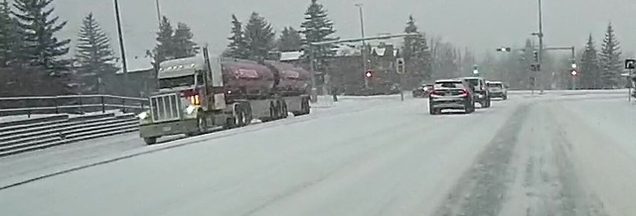 American Truck Simulator / Virtual trucking haulin fuel in snowy British Columbia.