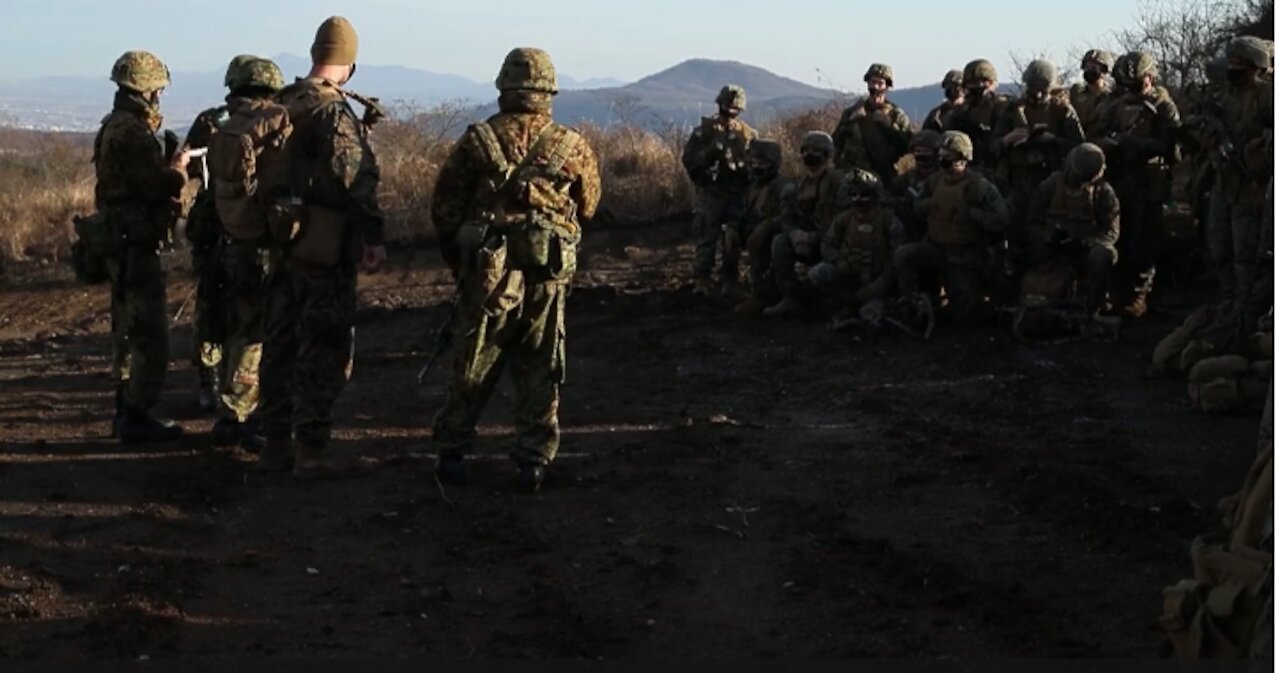 3/8 and JGSDF troops exchange defense tactics