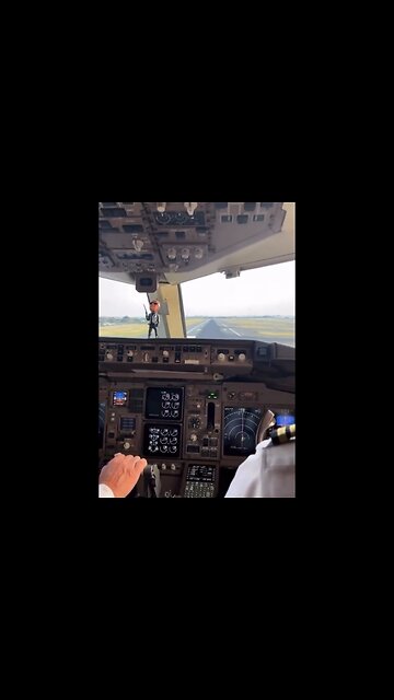TRUMP❤️🛫👨‍✈️INSIDE TRUMP FORCE ONE COCKPIT💙READY FOR TAKE OFF🇺🇸🛫⭐️