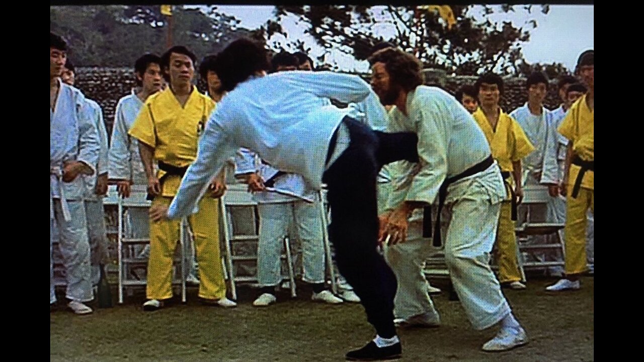 Cross kick Studio Films Bruce Lee Enter the Dragon