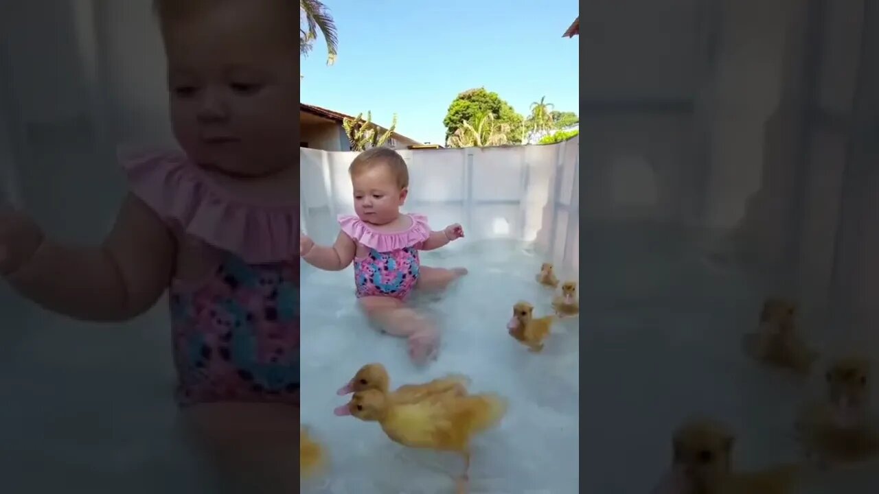 👶Baby Playing with 🦆Ducklings in the Water #shorts