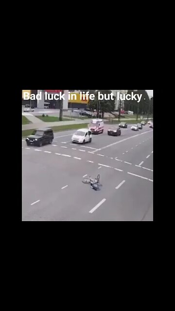 Fortunate Wipeout #shorts #dashcams #bicycle