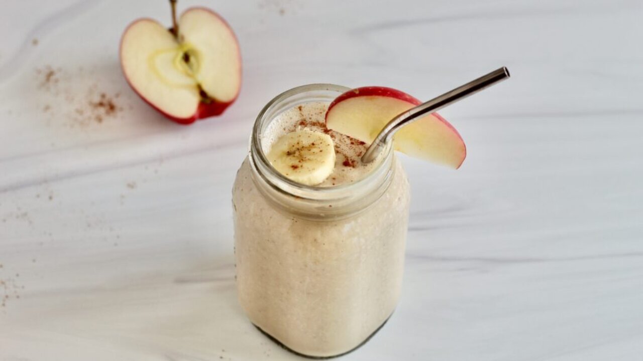 Lipo in a Glass: Burn Fat Fast with This Apple Detox Smoothie!