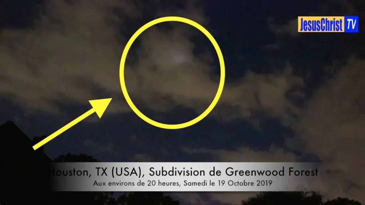 UFO, Alien, Angel of GOD or demon?!? A couple films a weird creature in Houston night sky (USA)