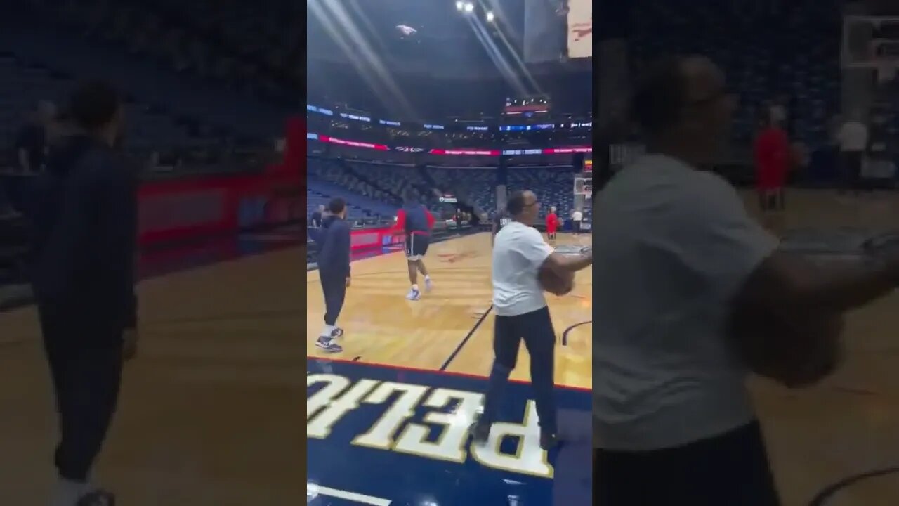 Zion with the 360 dunk during his pregame workout