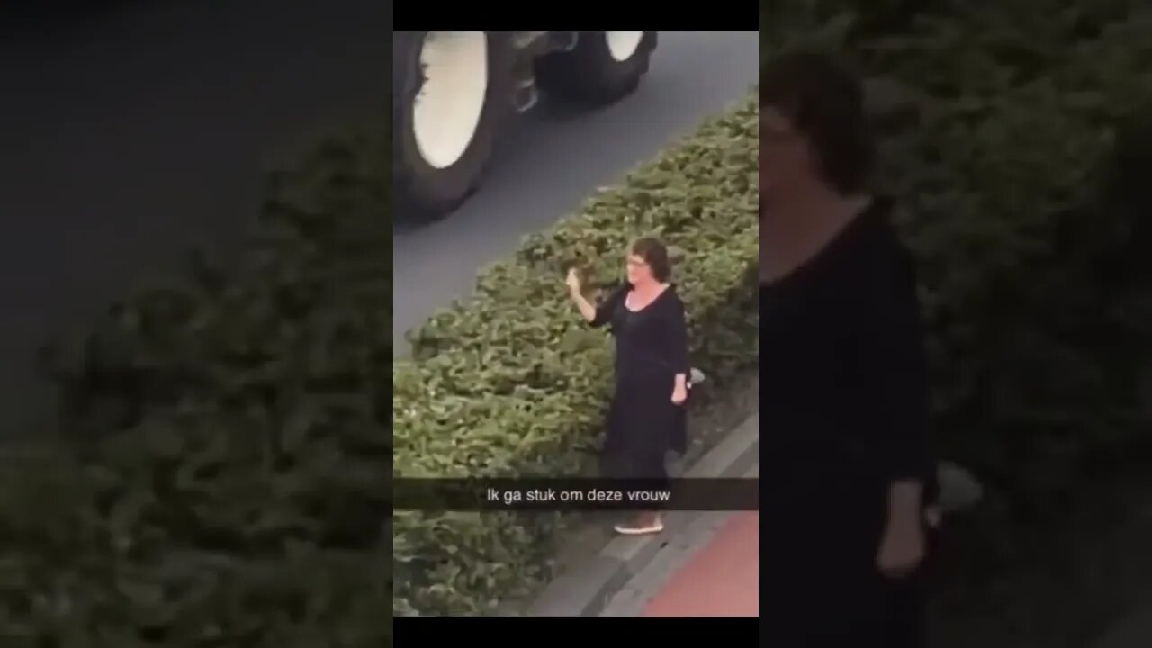 We've found the one person not happy with the Dutch farmers 😂