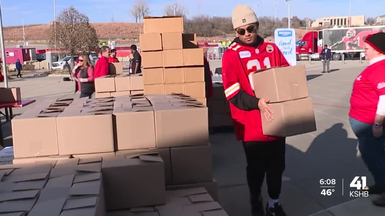 Kansas City Chiefs players pack holiday meal boxes for families ahead of Thanksgiving