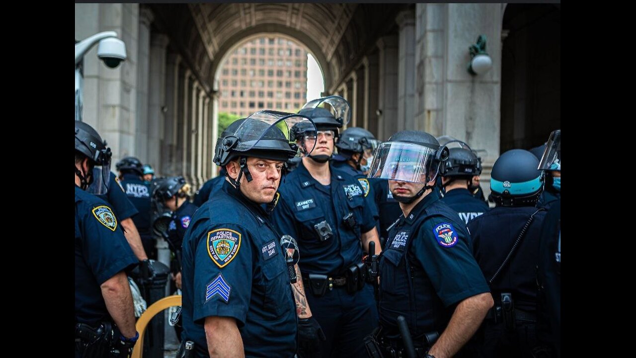 CHAOS IN NYC AND COPS JUMPED AND BEAT BY ILLEGAL MIGRANTS