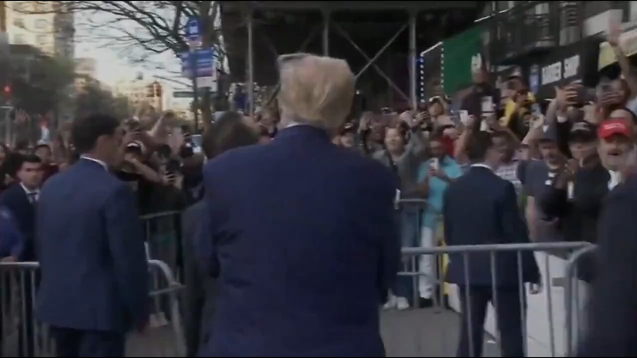 Trump Gets A HUGE Welcome In Democrat Run Harlem, NY