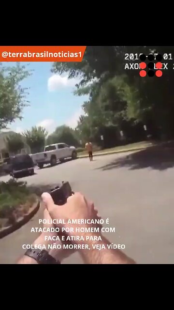 Policial americano é atacado por homem com faca e atira para colega não morrer; VEJA VÍDEO