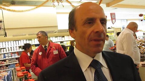 Arthur T Demoulas at Fitchburg market basket