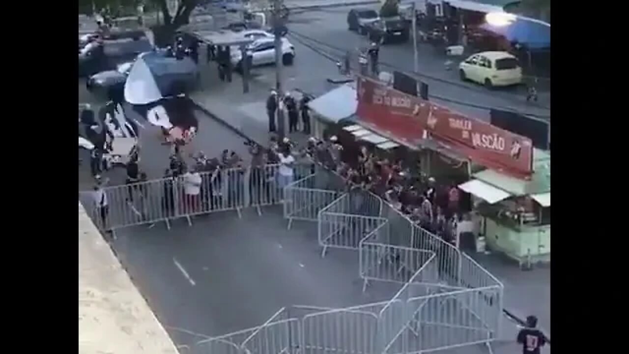 Ira Jovem cantando do lado de fora de São Januário - Vasco 1x0 Santos