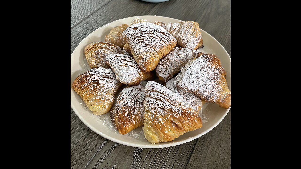 Lobster Tail Pastry Dessert/ SFOGLIATELLE