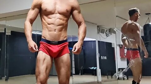 Bodybuilder Flexes ALL Muscles