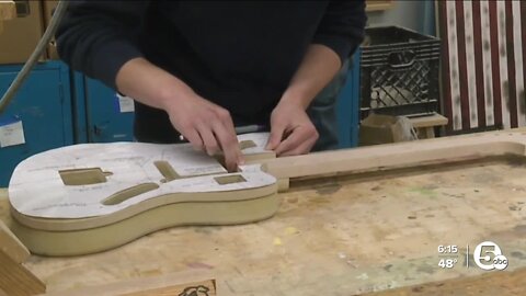 Stow-Monroe Falls HS senior builds guitar out of wood