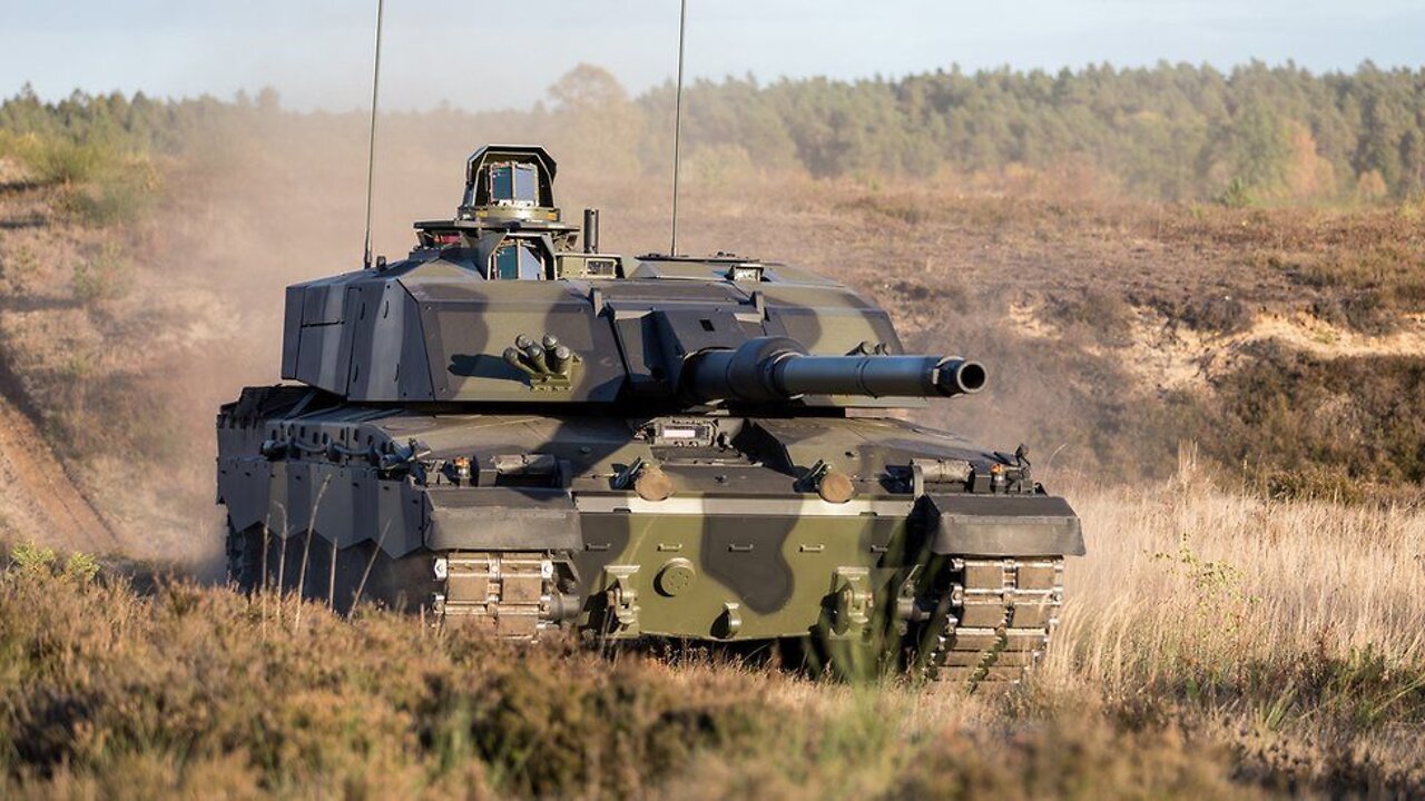 UM CRUEL TANQUE CHINES PASSANDO POR CIMA DE UM NOBRE MANIFESTANTE