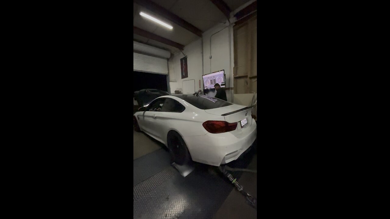 Big boost single turbo M4 on the dyno