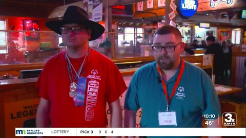 Iowa law enforcement officials service guests at Texas Roadhouse to benefit Special Olympics SOT 2