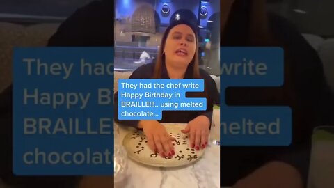 Restaurant goes the extra mile for a blind woman's birthday 🎂🎈 🎉