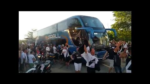 Torcida em Muriaé acompanhando o ônibus do Vasco - Tombense x Vasco