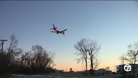 Detroit Metro Airport still using controversial landing system; new federal probe underway